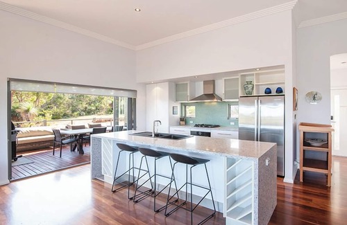 Wilyabrup House | Expansive valley views over Cape Naturaliste National Park