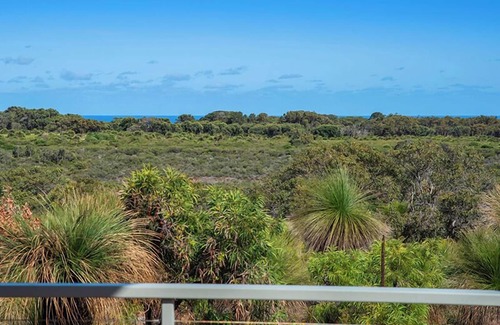 Wilyabrup House | Expansive valley views over Cape Naturaliste National Park