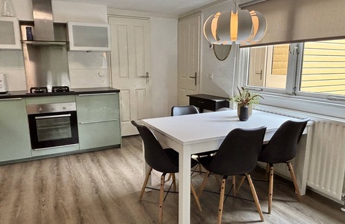 Municipality of Harderwijk House | Experience an unforgettable holiday in our cozy Cozy Lodges, perfect for 4 persons! These detached accommodations of approximately 60m² offer plenty of space and comfort, situated on a beautiful plot in the heart of the Veluwe nature.