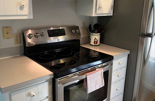 Grantham Condo | Experience lake life! Beautiful, light-filled Grantham condo near Lake Sunapee