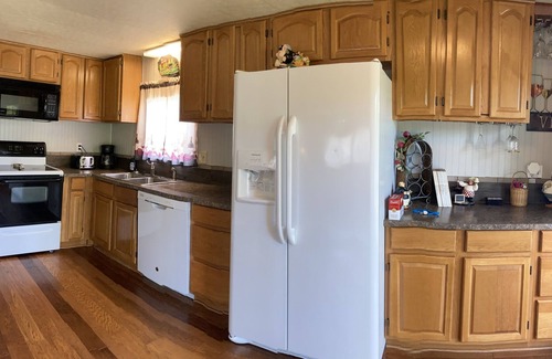 Lowell Cabin | Experience nature near White River - stay in our cozy 3-bedroom cabin