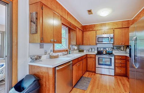 Lake Junaluska House | Experience "Sunny Retreat" in Lake Junaluska - Cozy Sunroom, Pool, Trails, More