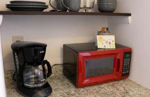 Carver City - Lincoln Gardens Apartment | Experience the passion of hospitality, cleaning, and good location!