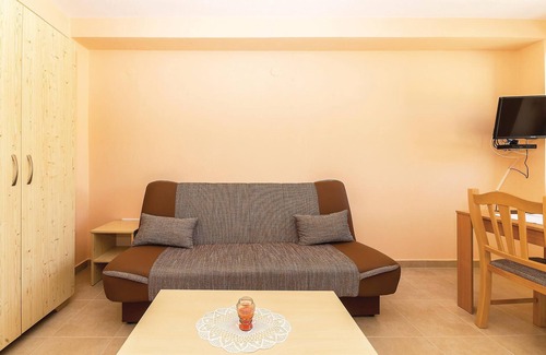 Banj Apartment | Experience the right feel-good atmosphere in these tastefully furnished apartments in the traditiona