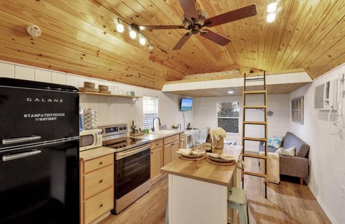 Tampa House | Experience the TINY HOUSE