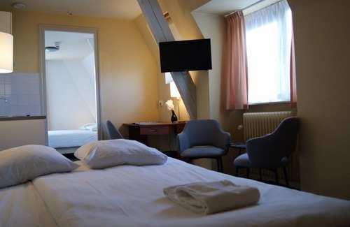 Deventer Hotel | Explore History, Enjoy Comfort in Classic Room Close to Speelgoedmuseum