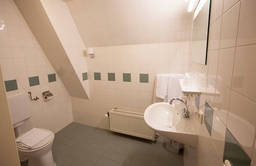 Deventer Hotel | Explore History, Enjoy Comfort in Classic Room Close to Speelgoedmuseum