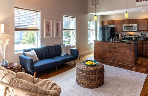 Pendleton Apartment | Explore OTR and Downtown from Broadway Lofts