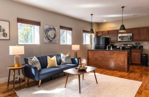 Pendleton House | Explore OTR and Downtown from a Parkside Condo
