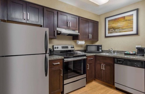 Newark House | Explore the Bay Area !