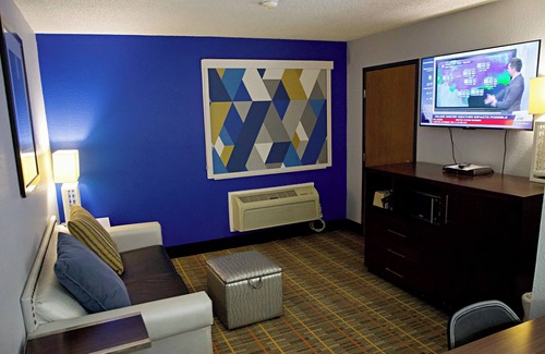 Parsons Hotel | Express Inn Parsons