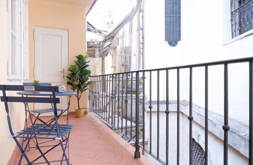 Mala Strana Apartment | Exquisite 2 bedroom apartment at Lesser Town
