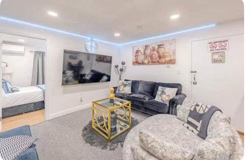 Newark Apartment | Exquisite 3 Bedrooms