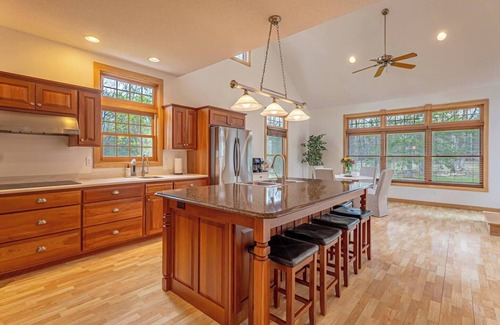 Cohasset House | Exquisite 5 Bedroom Vacation Home