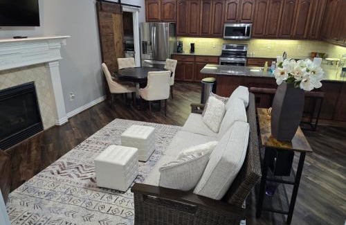 Combine House | Exquisite Country Guest House with POOL & HOT TUB