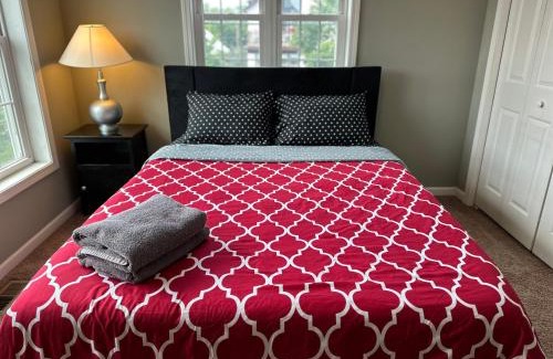 Lowry Hill East House | Extended & Short Term Stays at The Oasis Group