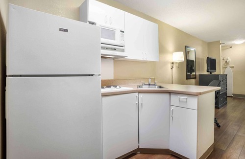 Kenner - Louis Armstrong International Airport Hotel | Extended Stay America Select Suites New Orleans Airport