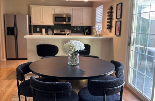 Northwest House | Extended Stay Getaway - Minutes to Beaches - Pet-Friendly + Central