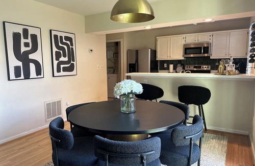 Northwest House | Extended Stay Getaway - Minutes to Beaches - Pet-Friendly + Central