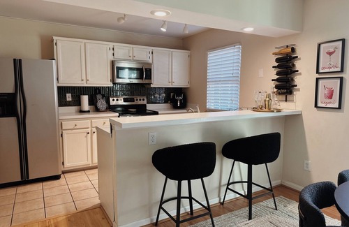 Northwest House | Extended Stay Getaway - Minutes to Beaches - Pet-Friendly + Central