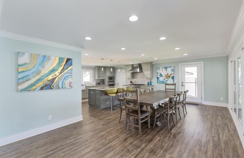 Seneca House | Extraordinary Lake Keowee Waterfront Home Close to Town