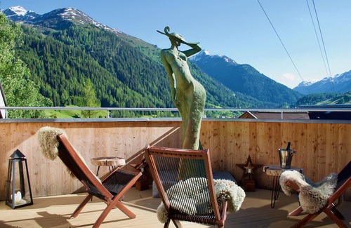 Sankt Anton am Arlberg Villa | Extravagant Austrian Chalet | 6 Bedrooms | Chalet Atlas | Cinema Room & Outdoor.