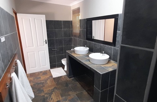 Hluhluwe Cabin | Ezulwini Game Lodge