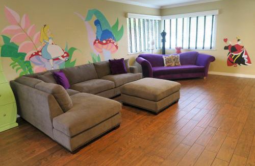 Southwest Anaheim House | F-28 The Wonderland House