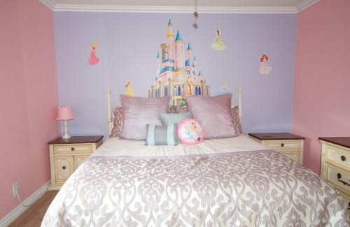 Southwest Anaheim House | F-28 The Wonderland House