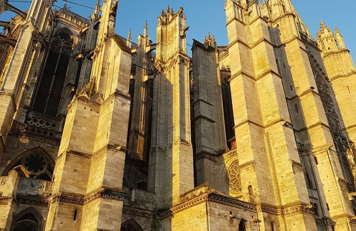 Beauvais Condo | F1 hyper center at the foot of the cathedral