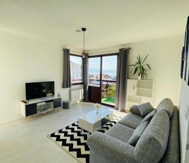 Evian-les-Bains Apartment | F2 près débarcadère, en centre ville, des thermes EVIAN LES BAINS 2 étoiles