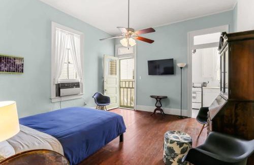 Esplanade Ridge Apartment | Fab Studio on Tree-Lined Street w City Bikes
