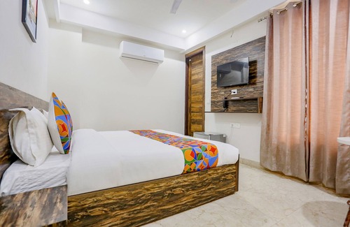 Udyog Vihar Hotel | Fabexpress Amrit Residency