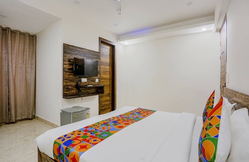 Udyog Vihar Hotel | Fabexpress Amrit Residency