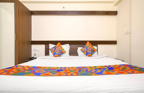 Vijay Nagar Hotel | Fabexpress Golden Villa