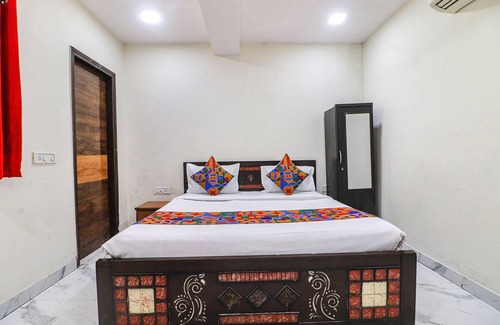 Janakpuri Hotel | Fabexpress King Stay