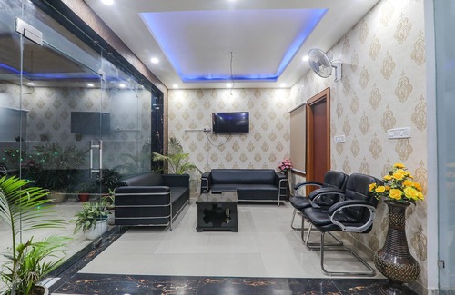 Indira Nagar Hotel | Fabexpress North Inn