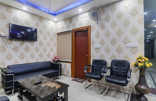 Indira Nagar Hotel | Fabexpress North Inn
