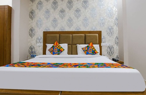 Sector 45 Hotel | Fabexpress Rr Eleven