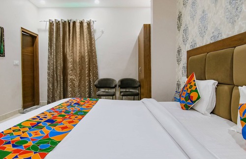 Sector 45 Hotel | Fabexpress Rr Eleven