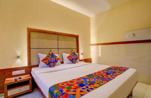 Rabale Hotel | FabExpress Super 7 Inn - Nr Rabale Station
