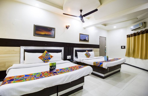 Taj Ganj Hotel | FabHotel Alpine