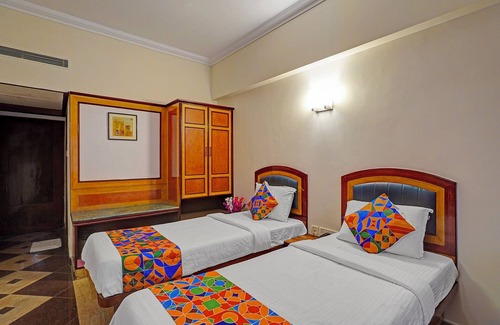 Rajajinagar Hotel | Fabhotel Aura Inn