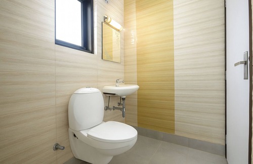 Chittaranjan Hotel | Fabhotel Chaudhary Palace