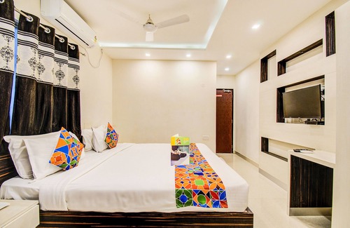 5th Block Hotel | Fabhotel Corporate Crown