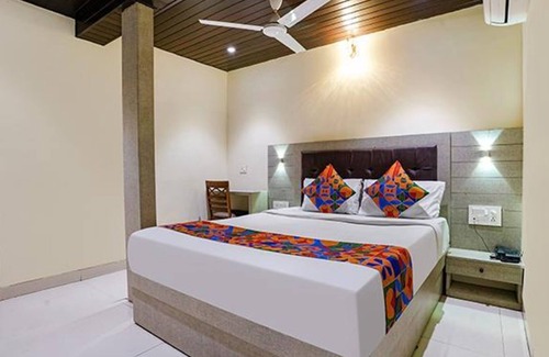 Vile Parle West Hotel | Fabhotel New Prince Palace