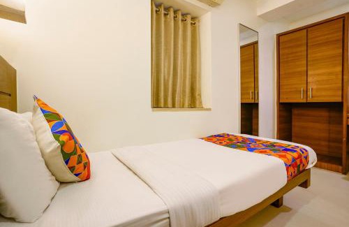Grant Road Hotel | FabHotel Rahat