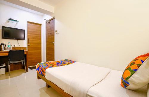 Grant Road Hotel | FabHotel Rahat