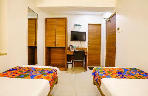 Grant Road Hotel | FabHotel Rahat