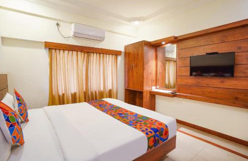 Sheshadripuram Hotel | FabHotel Savi Inn - Nr Mantri Square Mall